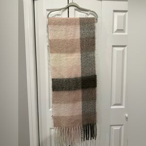 H&M Soft Scarf in Gray and Cream